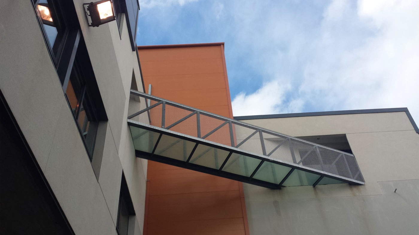 Edificio industrial Fluje 01
