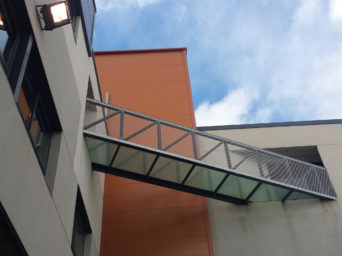 Edificio industrial Fluje 01